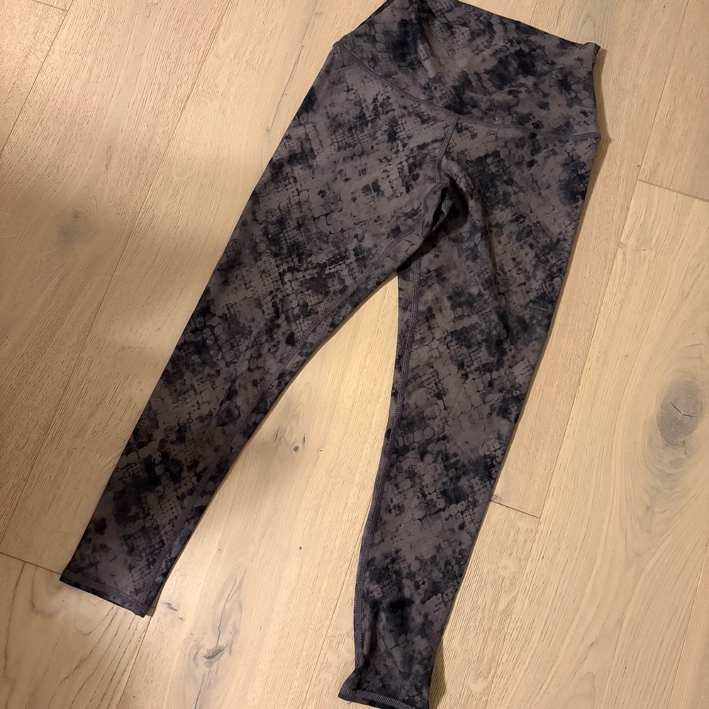 Women’s snake skin patterened Black and Gray Leggings